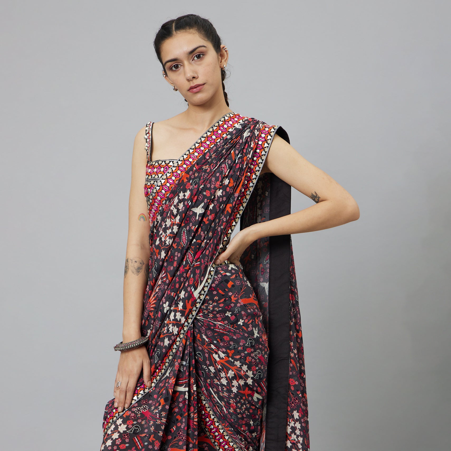 CONCRETE JUNGLE PRINT CASCASE SAREE SET