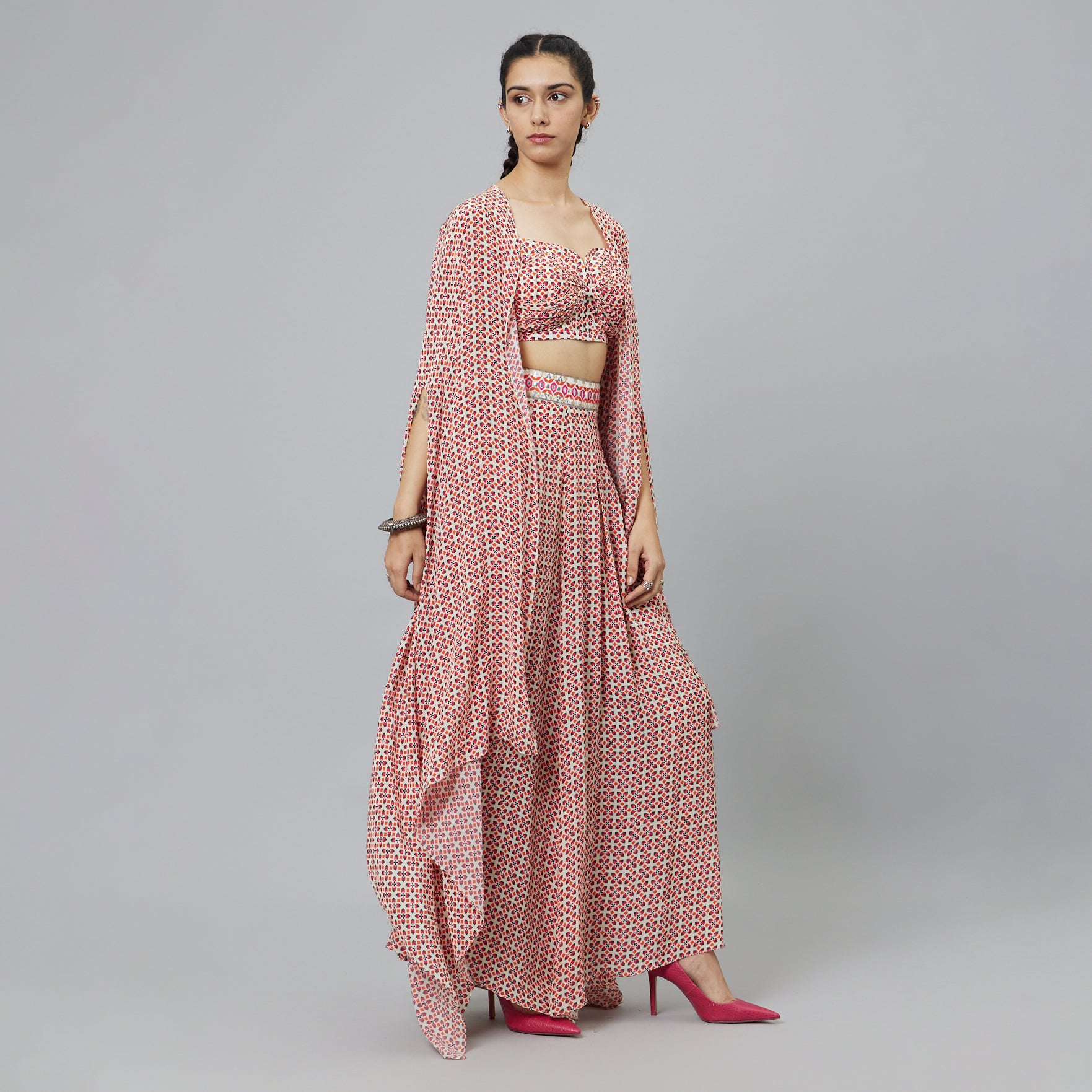IVORY GEOMETRIC PRINT CAPE SET