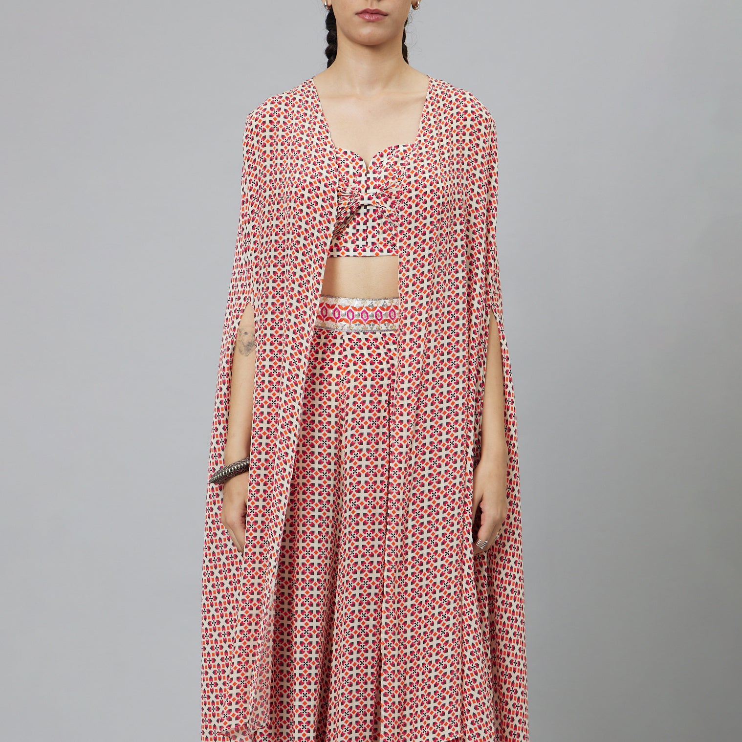 IVORY GEOMETRIC PRINT CAPE SET