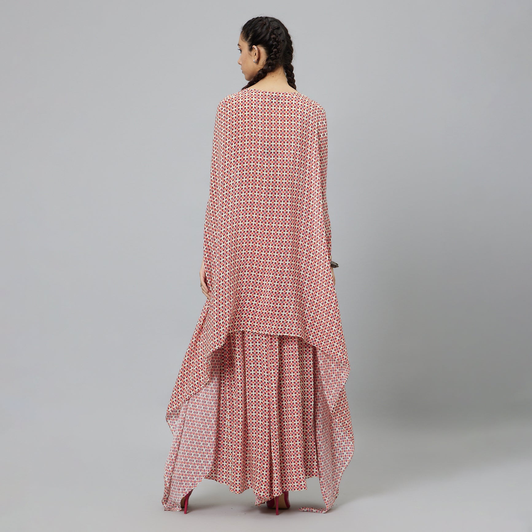 IVORY GEOMETRIC PRINT CAPE SET