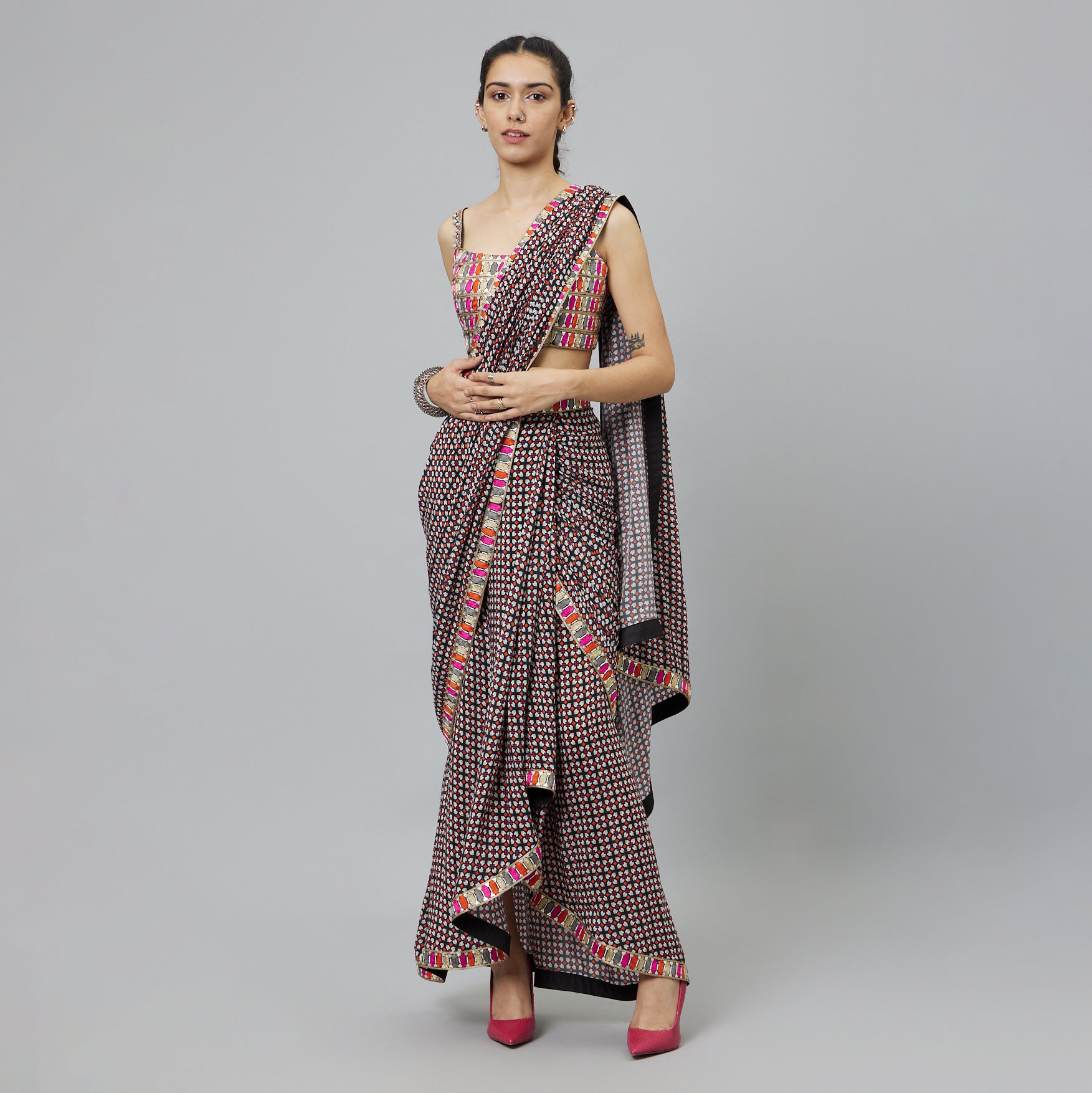 BLACK GEOMETRIC PRINT CASCASE SAREE SET