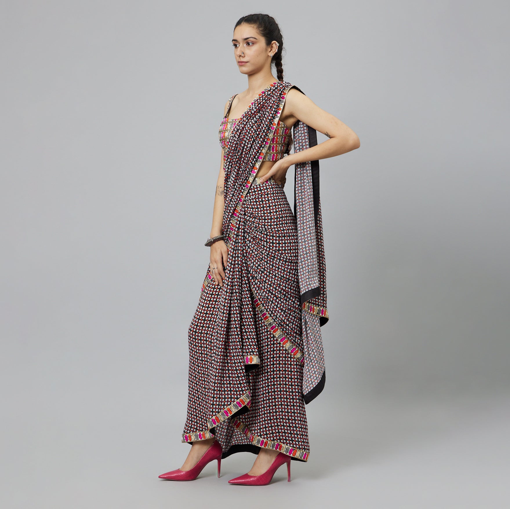 BLACK GEOMETRIC PRINT CASCASE SAREE SET