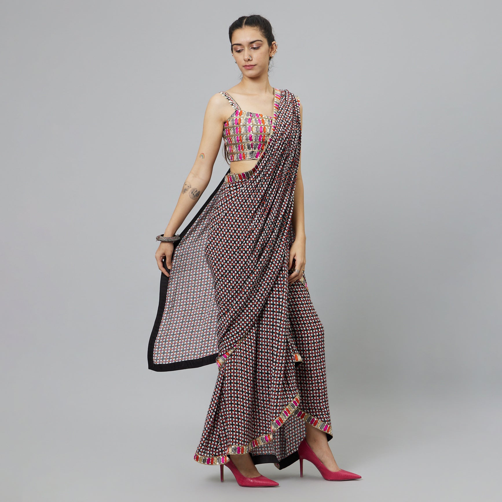 BLACK GEOMETRIC PRINT CASCASE SAREE SET