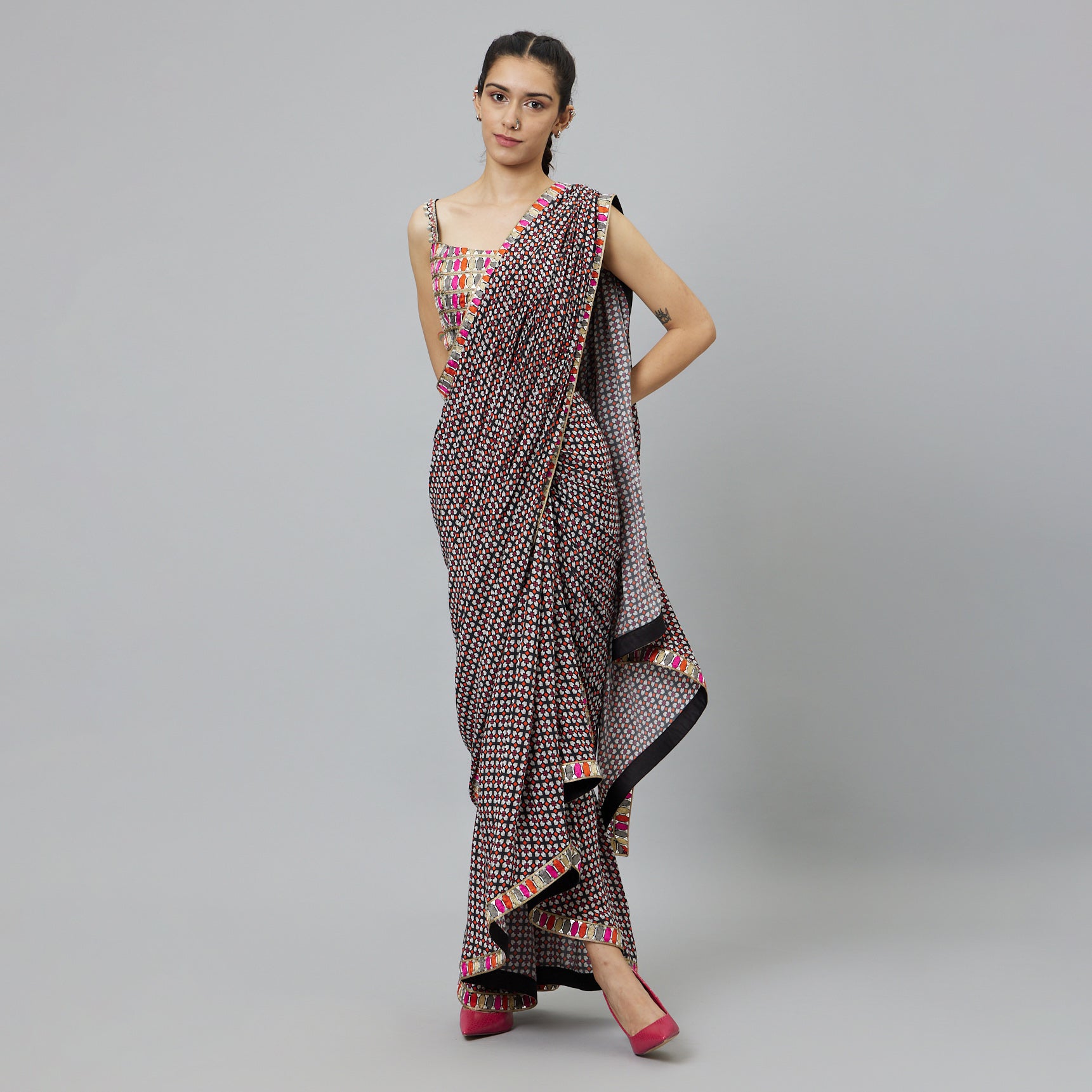BLACK GEOMETRIC PRINT CASCASE SAREE SET