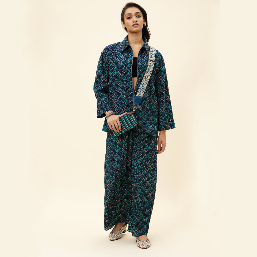 BLUE FEATHER PRINT OVERSIZED SHAKET WITH PANTS