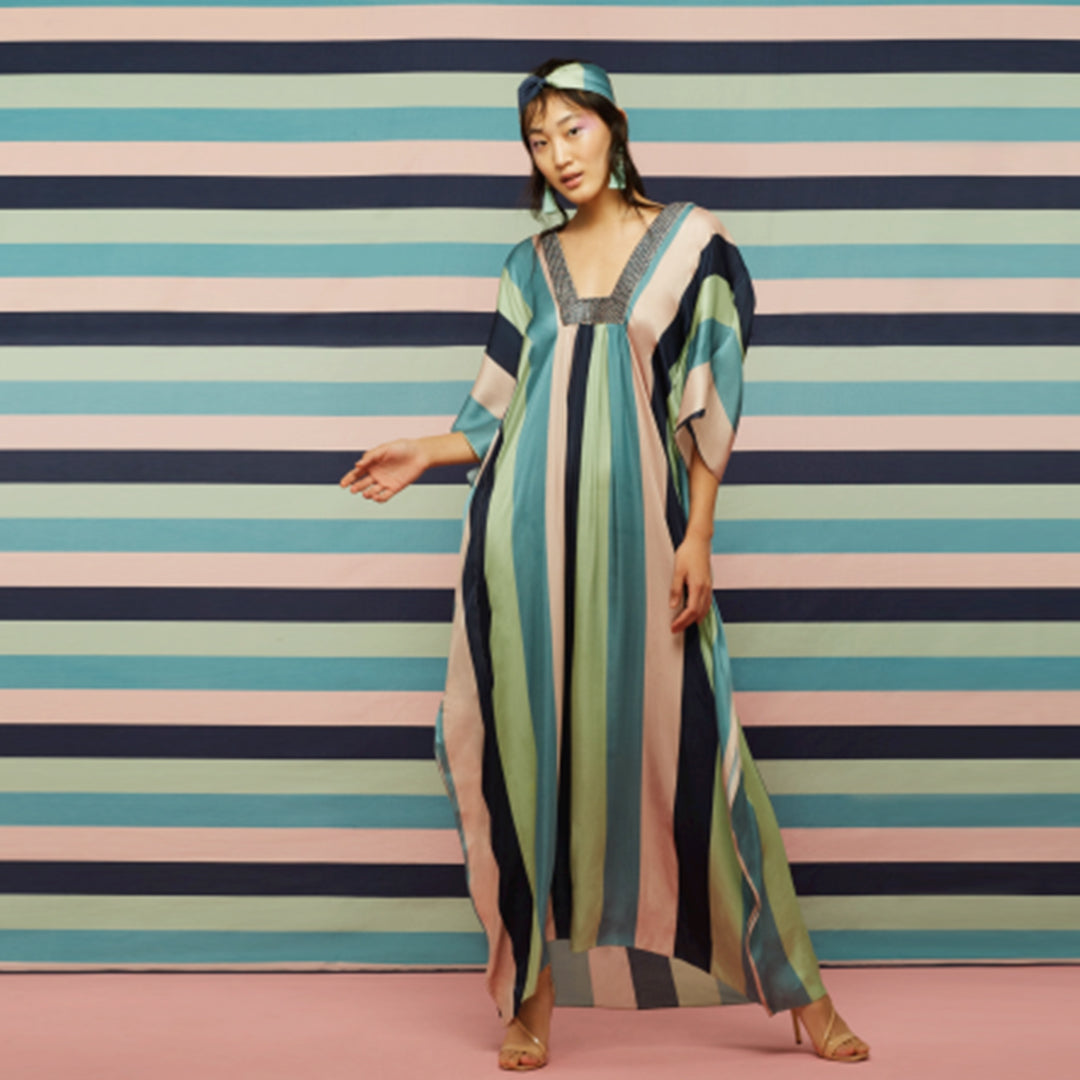 KAFTAN- BOLD STRIPED KAFTAN WITH GALEECHA
TEXTURED NECKLINE.