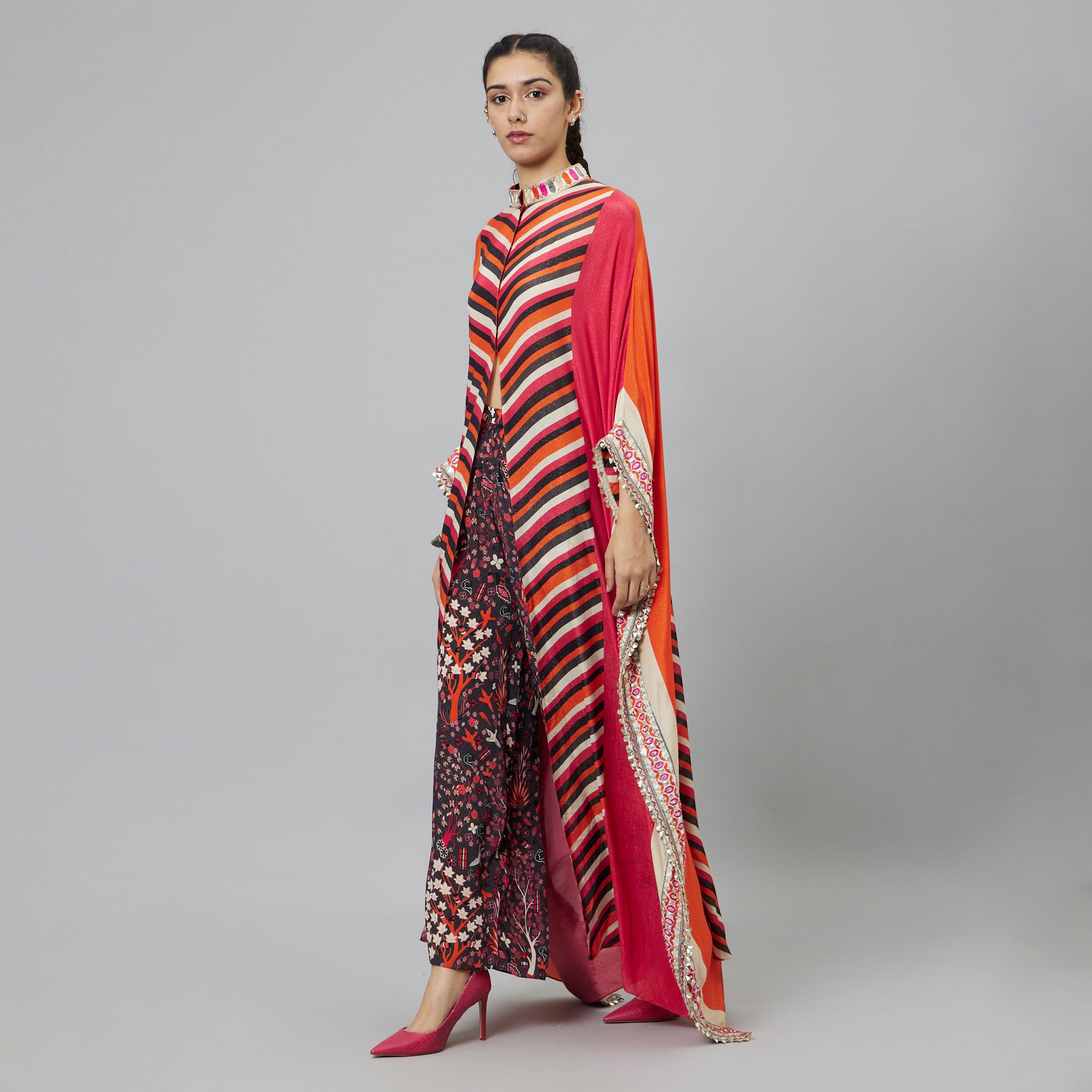 COLOR BLOCK GRAPHIC PRINT FRONT OPEN KAFTAN TEAMED WITH PRINTED PANTS