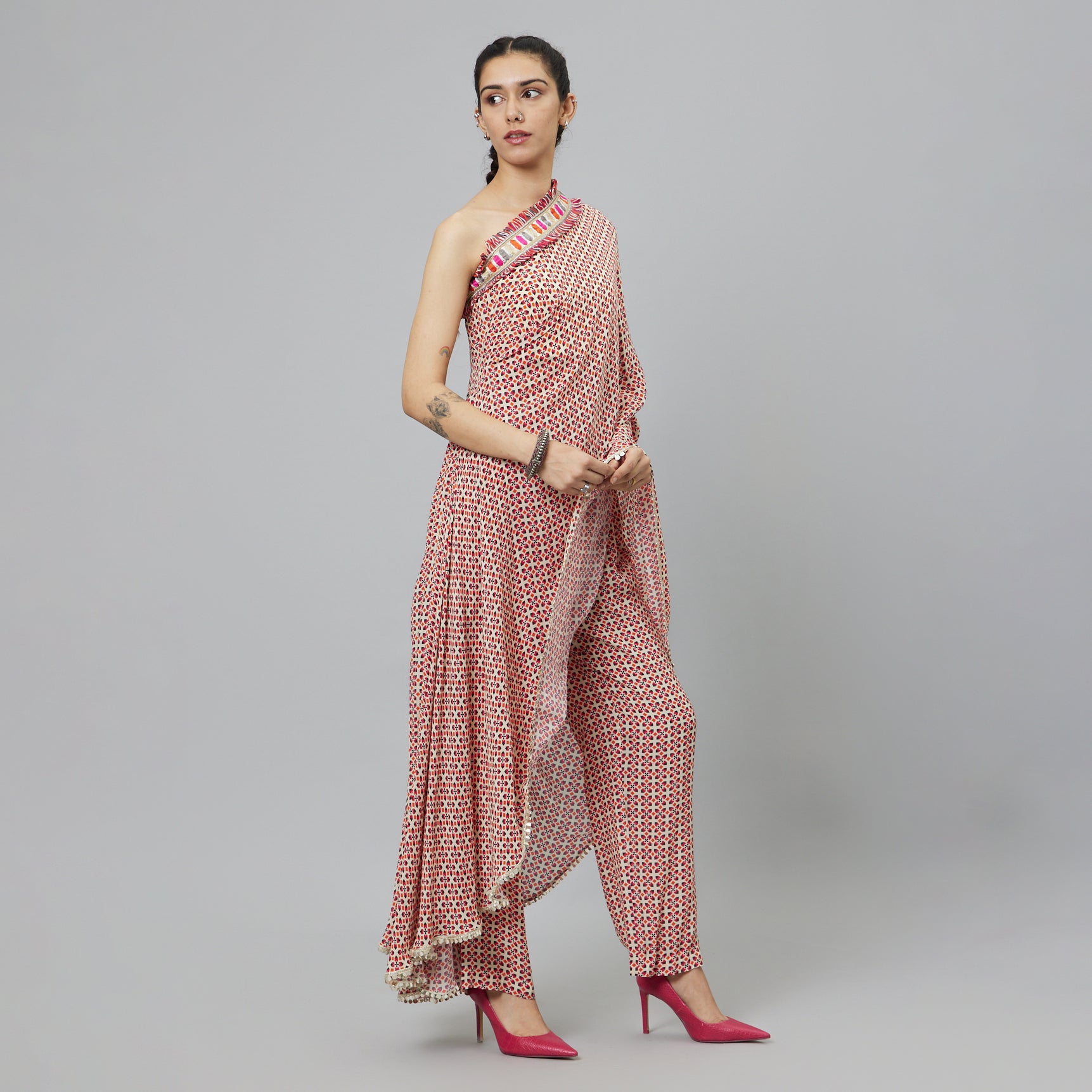 IVORY GEOMETRIC PRINT ONE SHOULDER SAREE WITH PANTS