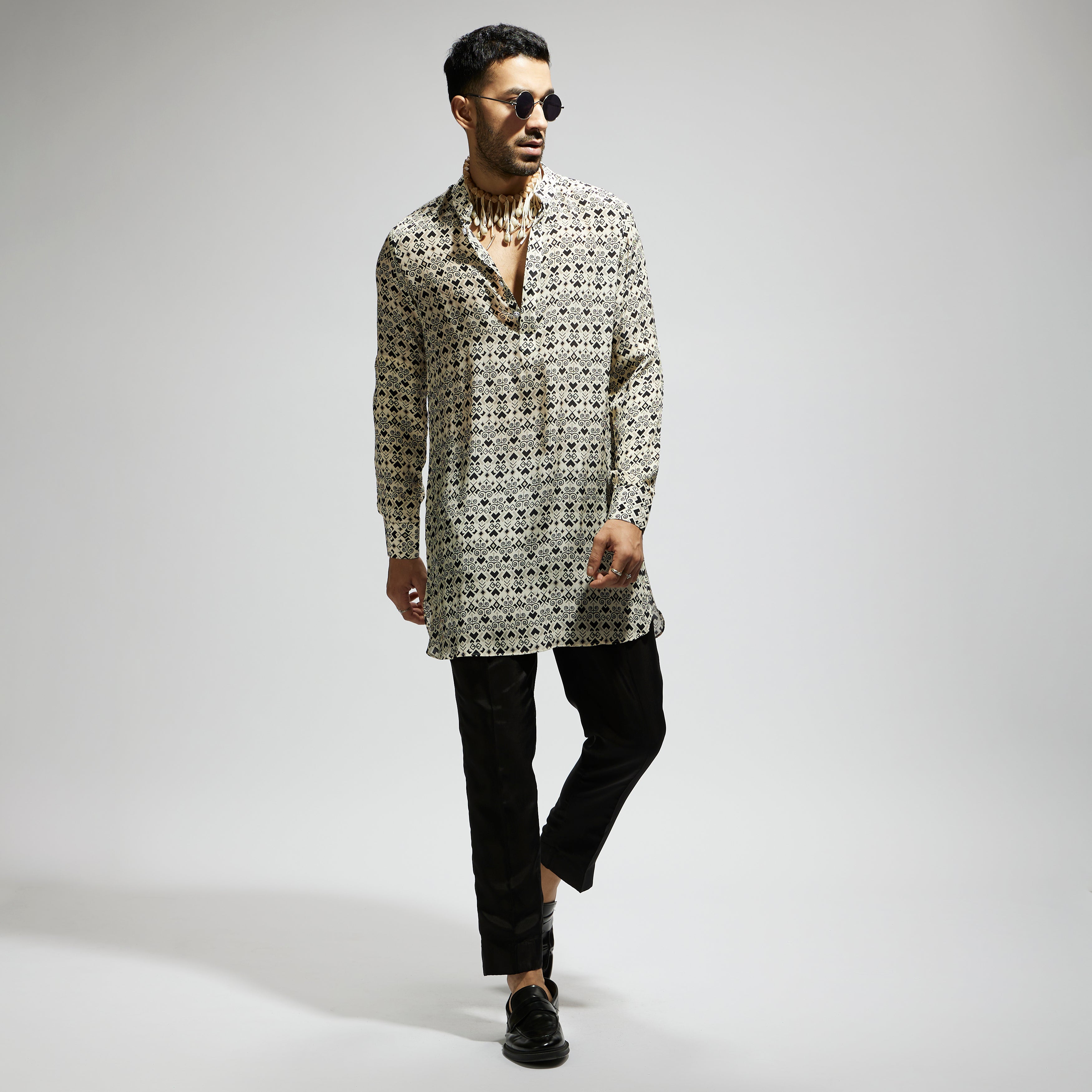 SAMSARA: WHITE GEO PRINT ROLLED UP SLEEVES KURTA