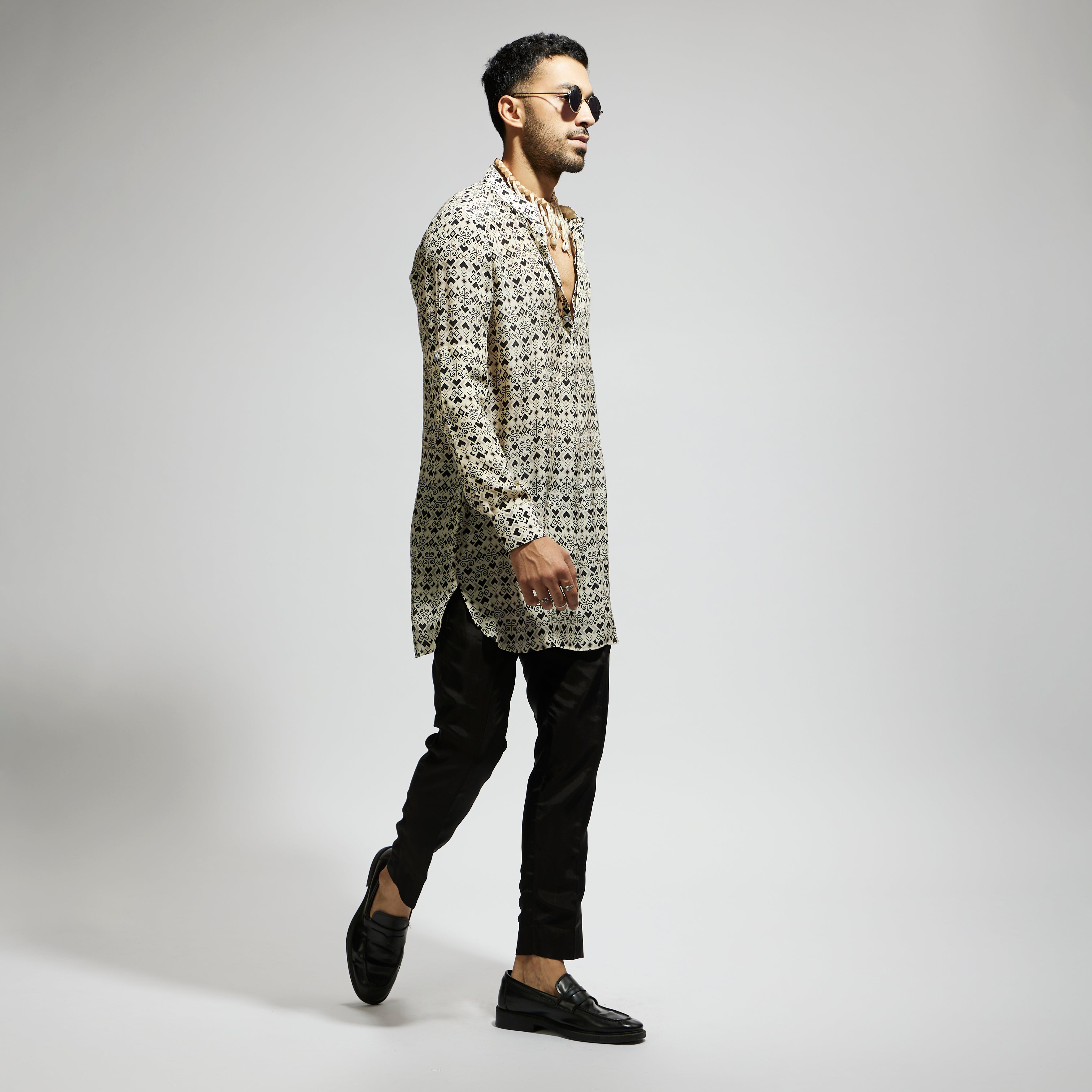 SAMSARA: WHITE GEO PRINT ROLLED UP SLEEVES KURTA