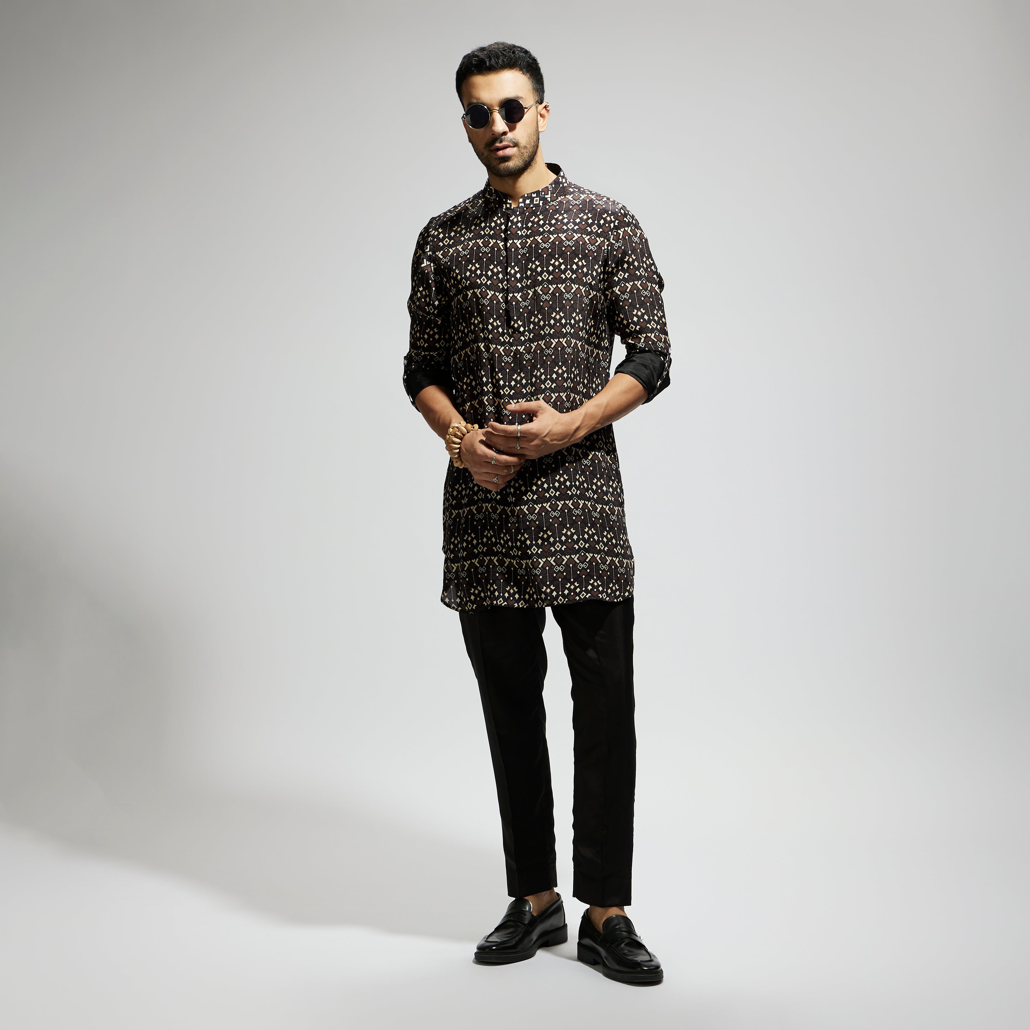 SAMSARA: BLACK GEO PRINT ROLLED UP SLEEVES KURTA