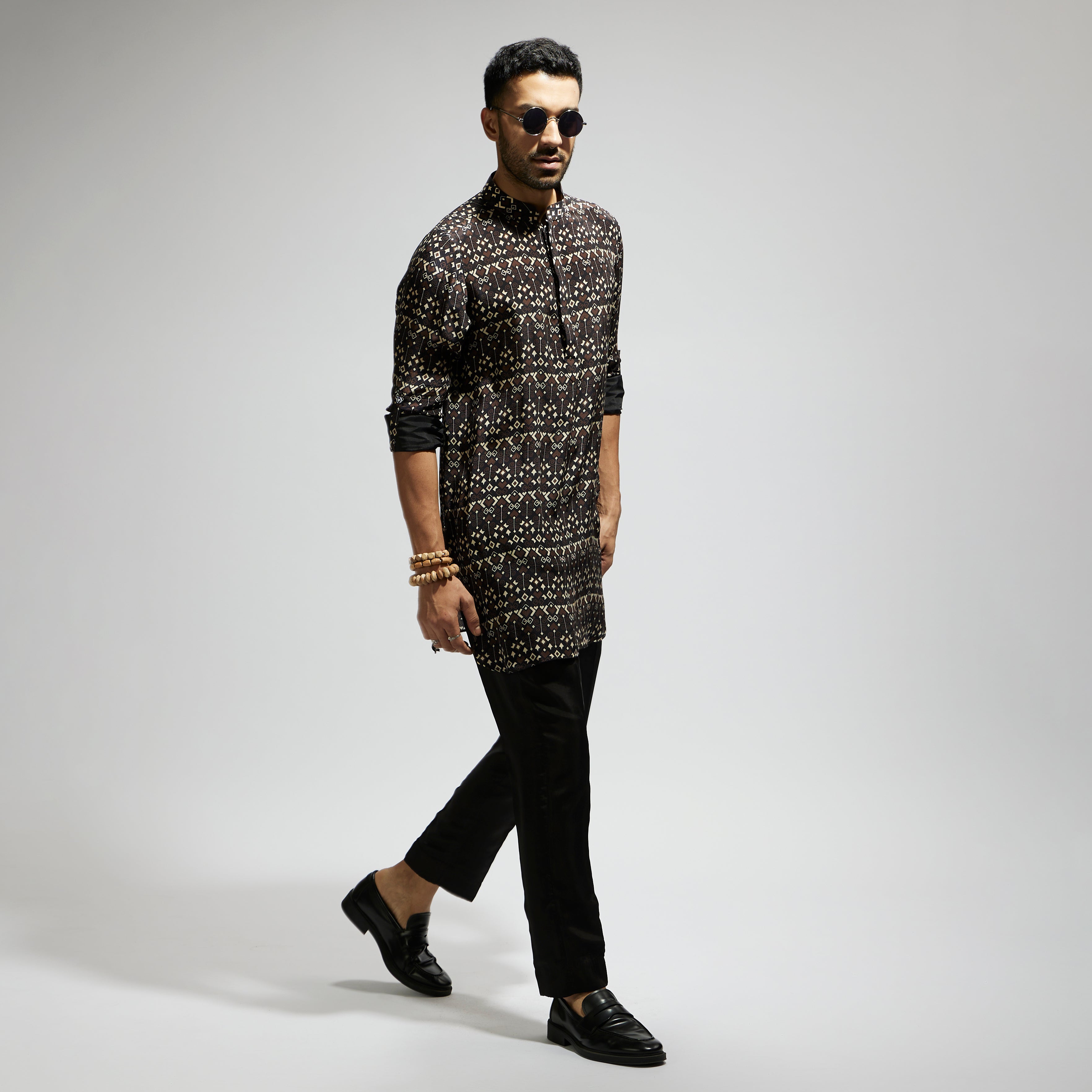 SAMSARA: BLACK GEO PRINT ROLLED UP SLEEVES KURTA