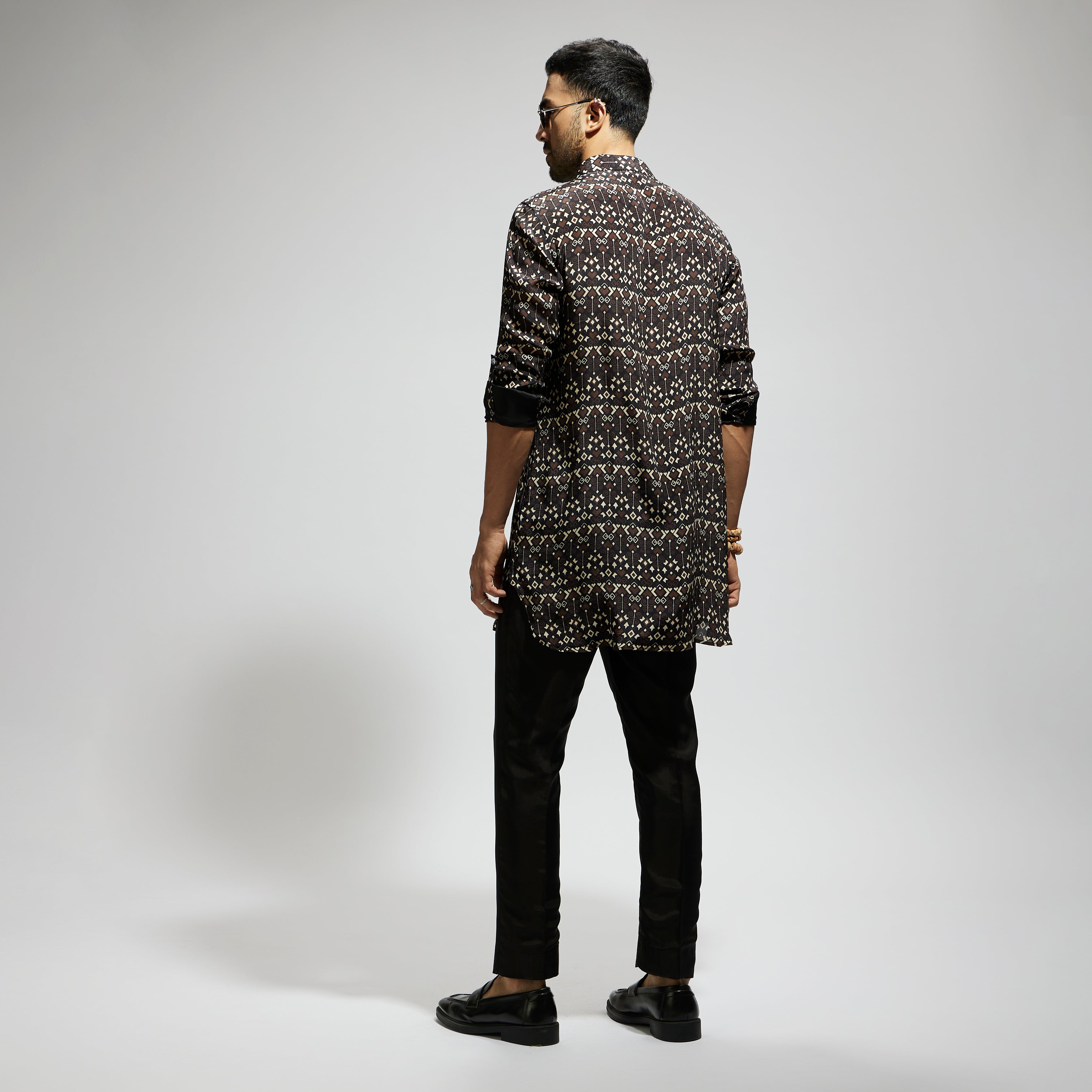 SAMSARA: BLACK GEO PRINT ROLLED UP SLEEVES KURTA