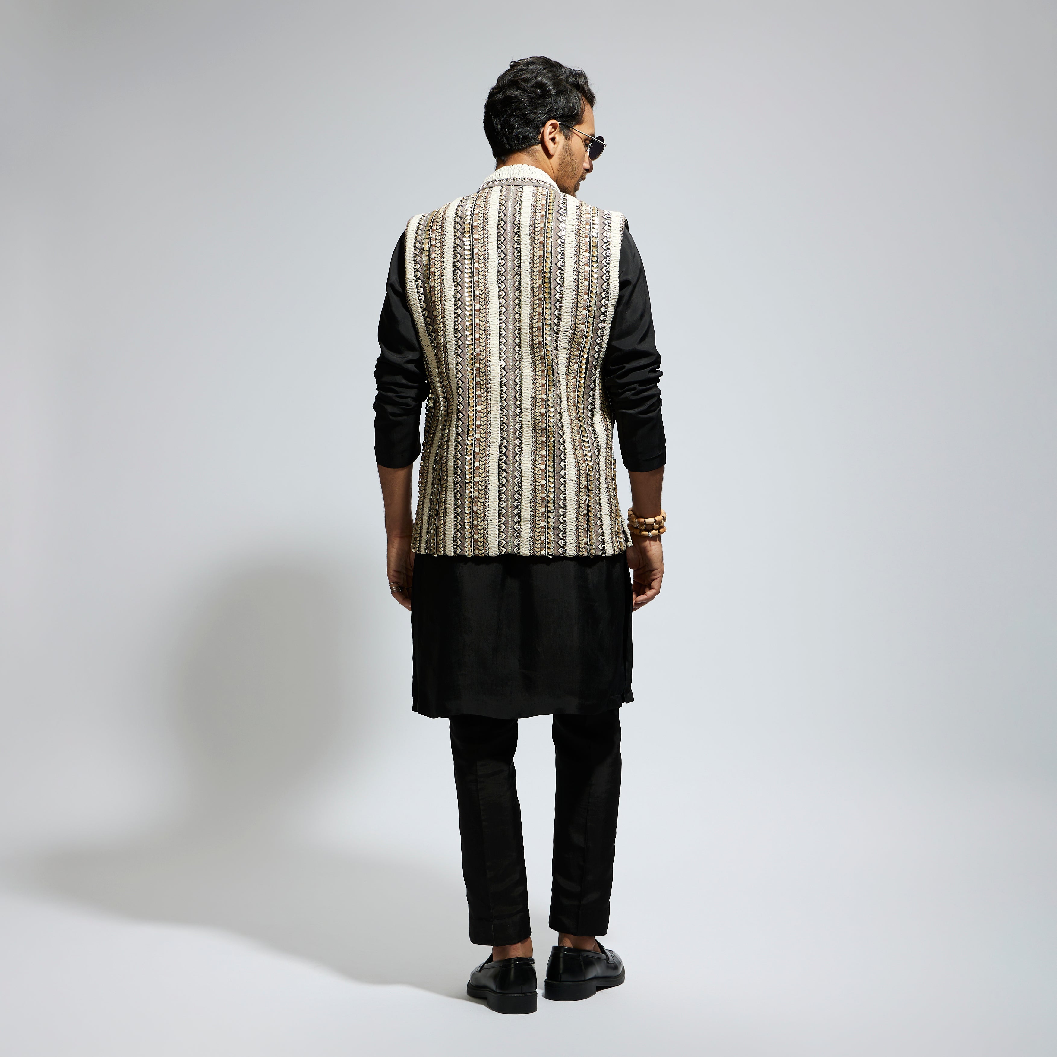 SAMSARA: IVORY THREADWORK EMBELLISHED BUNDI PAIRED WITH KURTA AND PANTS