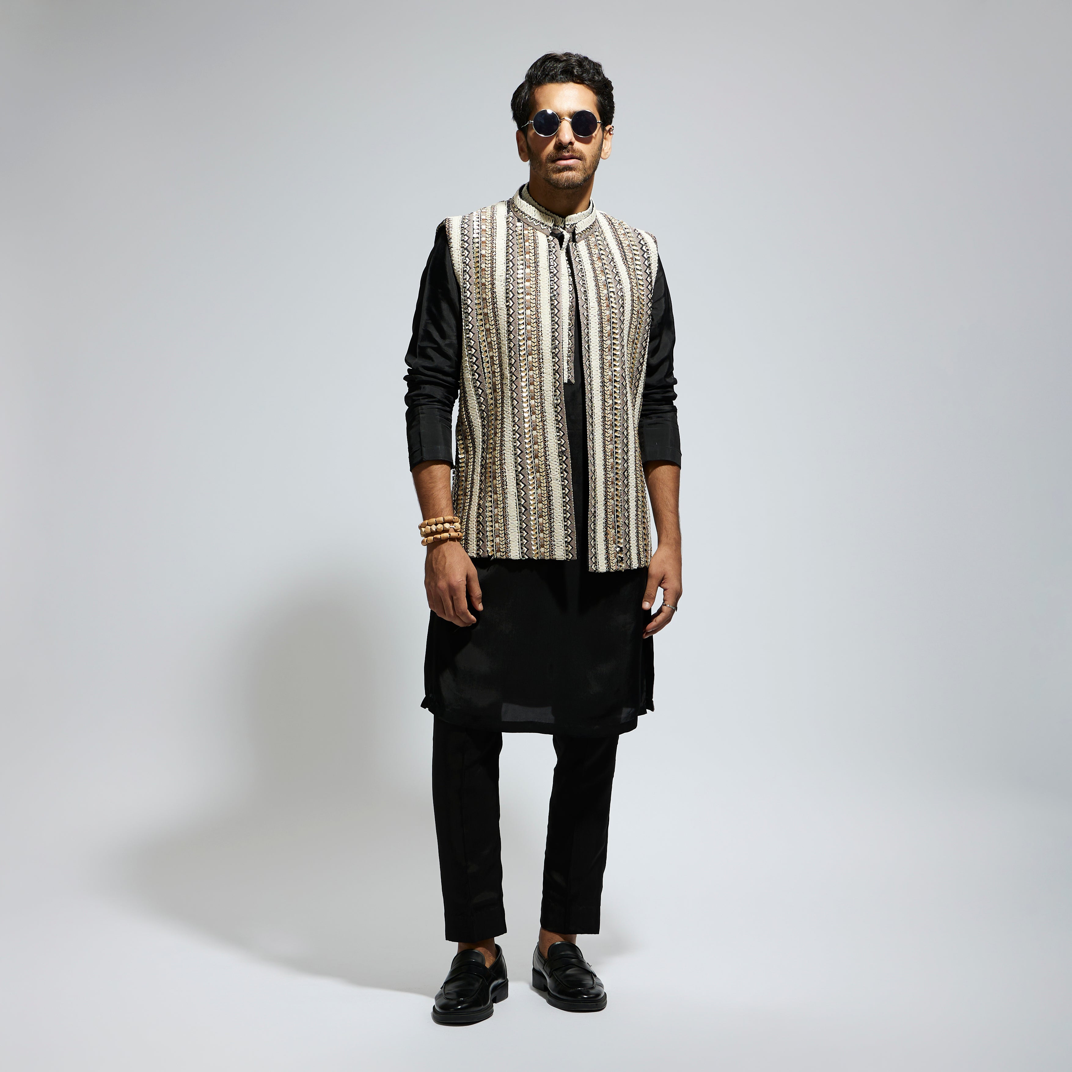 SAMSARA: IVORY THREADWORK EMBELLISHED BUNDI PAIRED WITH KURTA AND PANTS