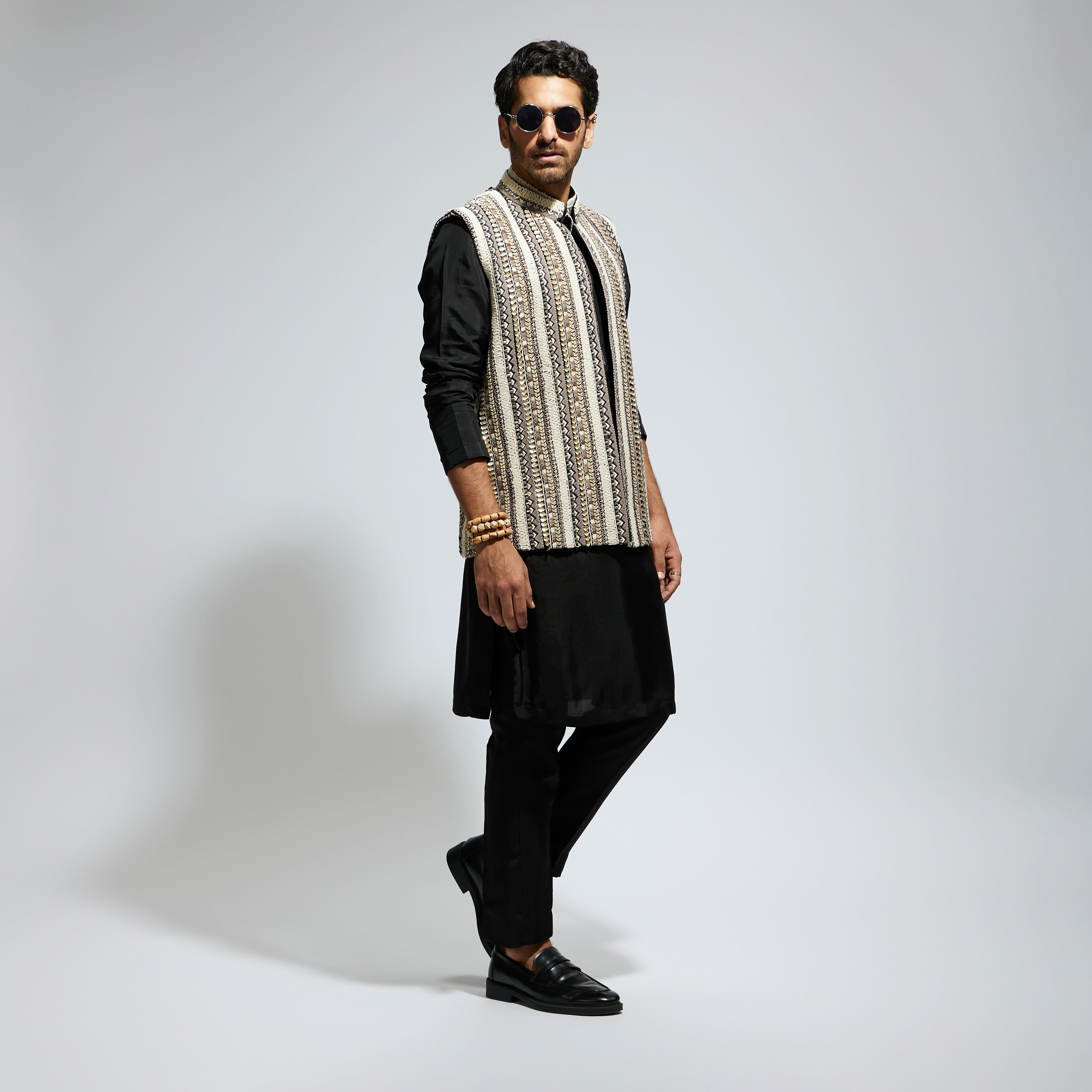 SAMSARA: IVORY THREADWORK EMBELLISHED BUNDI PAIRED WITH KURTA AND PANTS