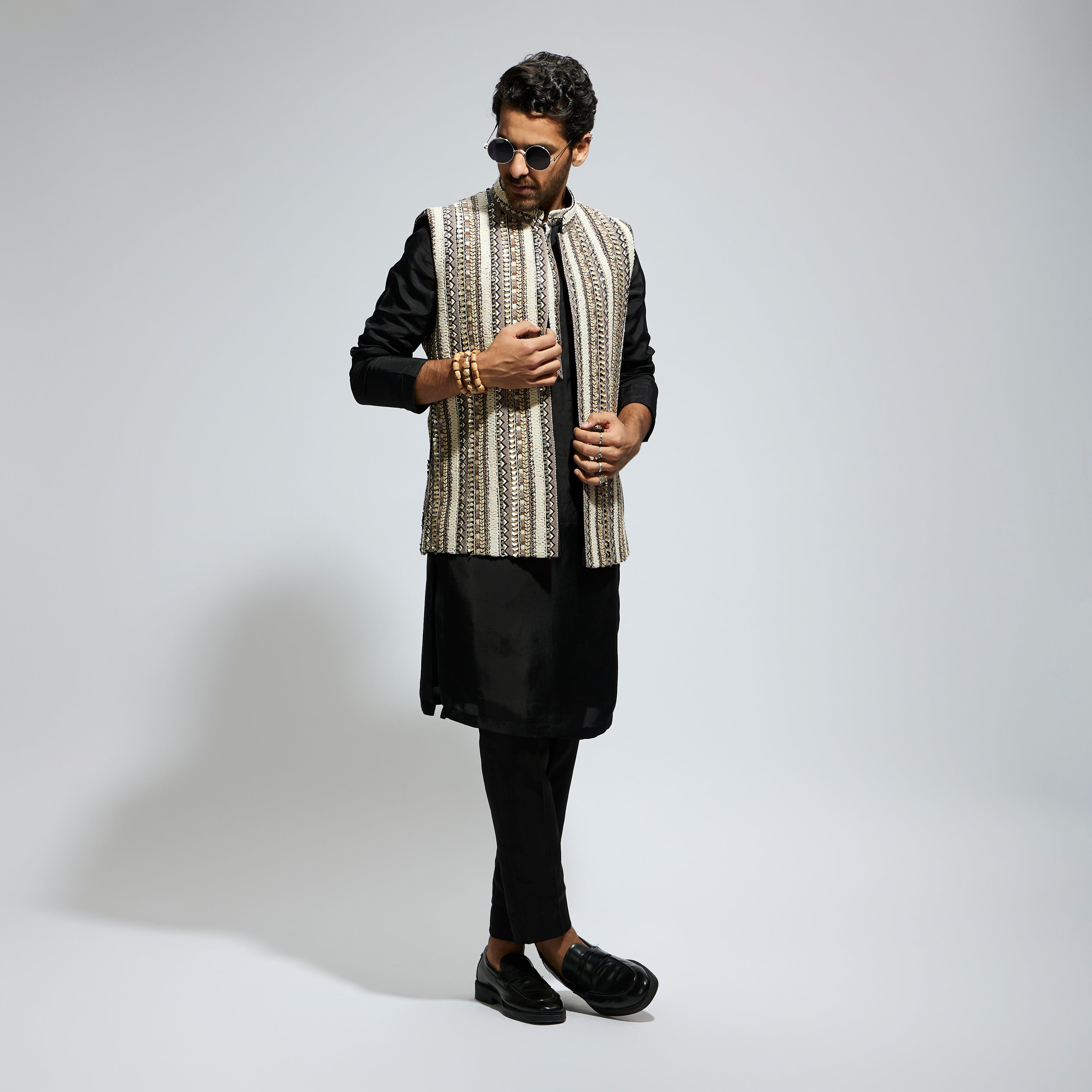 SAMSARA: IVORY THREADWORK EMBELLISHED BUNDI PAIRED WITH KURTA AND PANTS