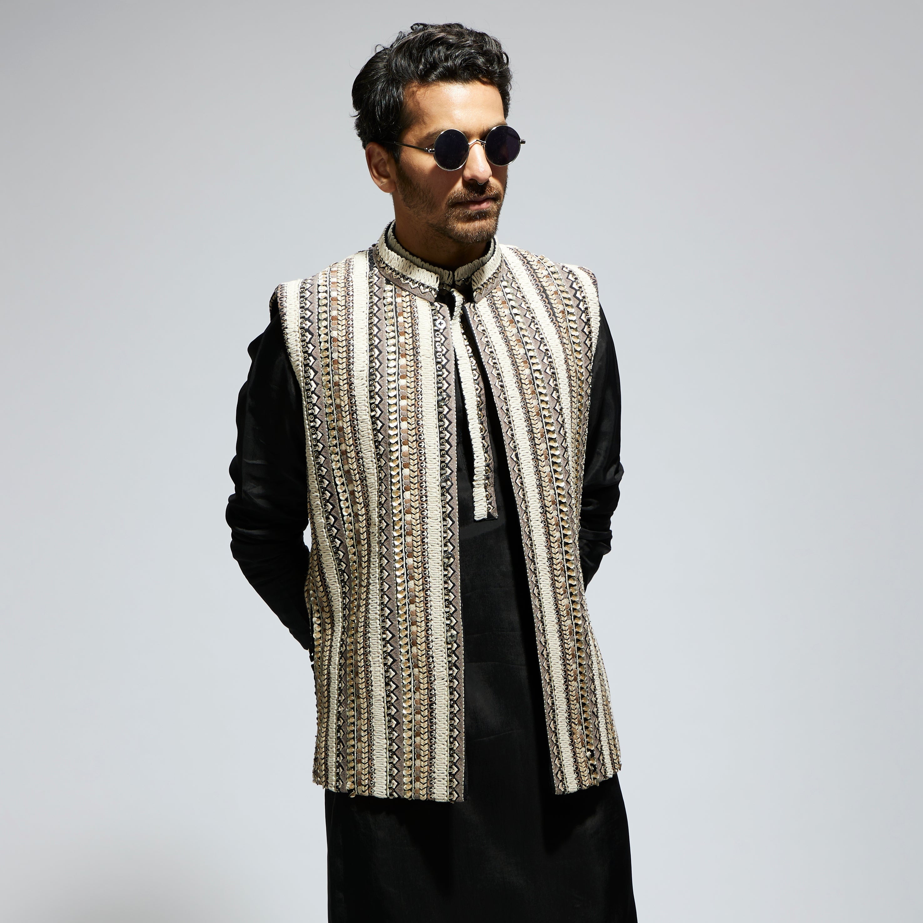 SAMSARA: IVORY THREADWORK EMBELLISHED BUNDI PAIRED WITH KURTA AND PANTS