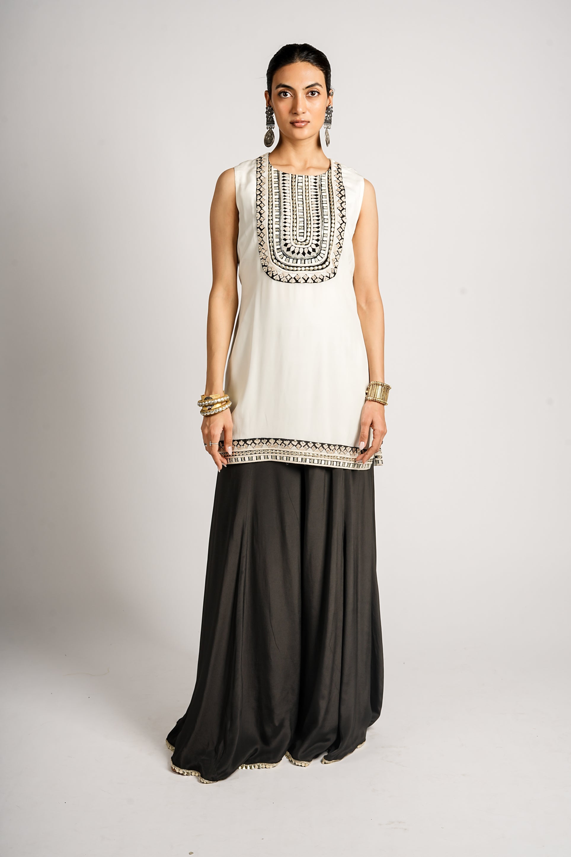 ZEHNA EMBELLISHED YOKE KURTA WITH PANTS AND CAPE